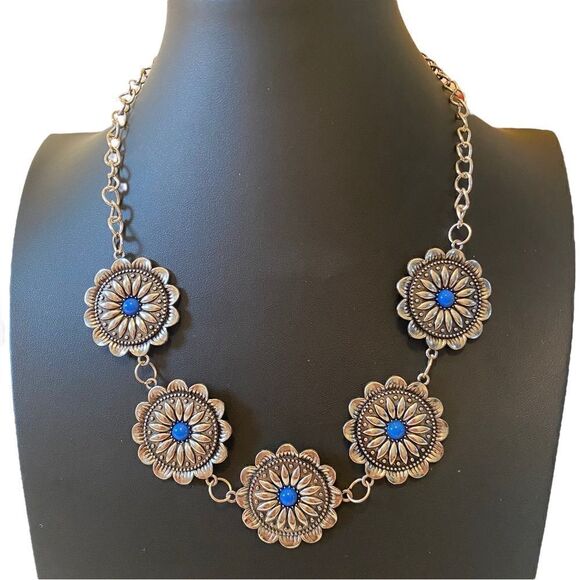 Southwestern Style Blue Stone & Silver Toned Statement Necklace. - Picture 1 of 6